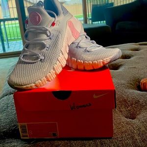 Women’s Nike Free Metcon 4 - Size 8 (Grey)